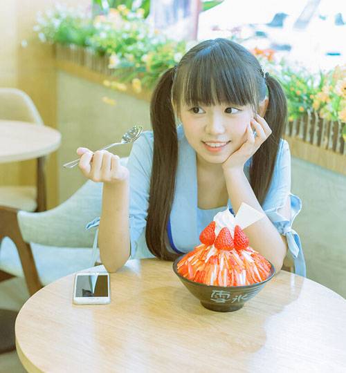 日系双马尾吃货萝莉日常写真集（7）