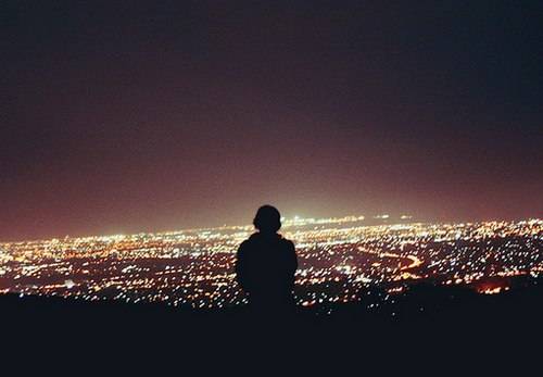 一个孤单背影的唯美文艺风女生街拍摄影