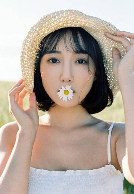 日系短发美女户外草原写真（2）