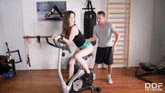 DDF_HouseOfTaboo_Lina_Luxa_Lots_Of_Spanking_At_The_Gym-小圈子