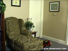 OTK_8647_2_700_Claire_Tries_To_Put_Off_Her_Homework-小圈子