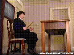 Real_Strappings_1565_1_700_Sarah_Strapped_in_the_Classroom-小圈子