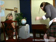 Real_Strappings_8783_1_700_Melody_Uses_Profanity-小圈子