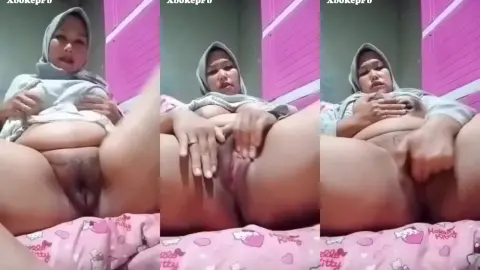 Tante hijab colok memek pake jari