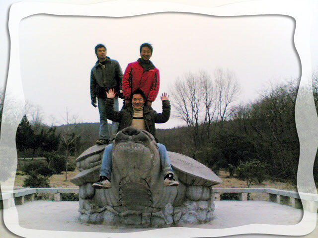 2004年和朋友一起去洞山留影