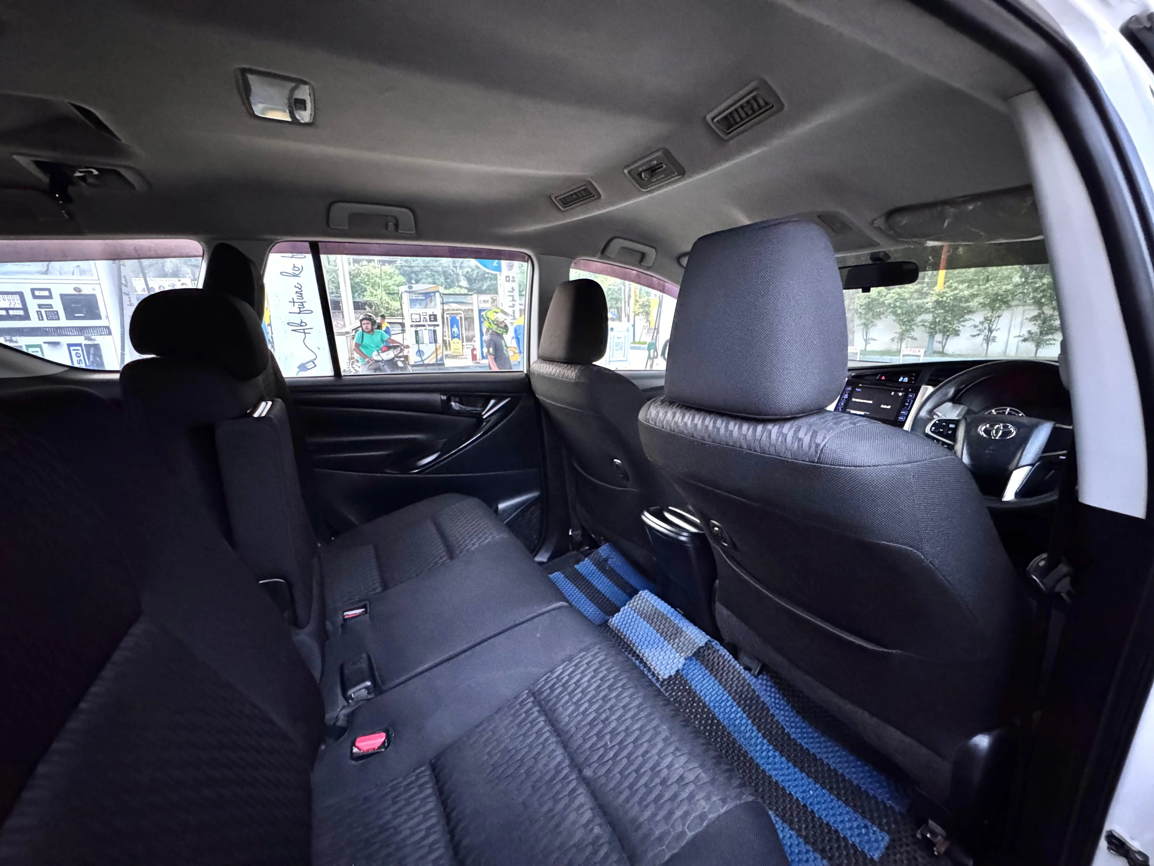 Toyota Innova Crysta - Thumbnail 3