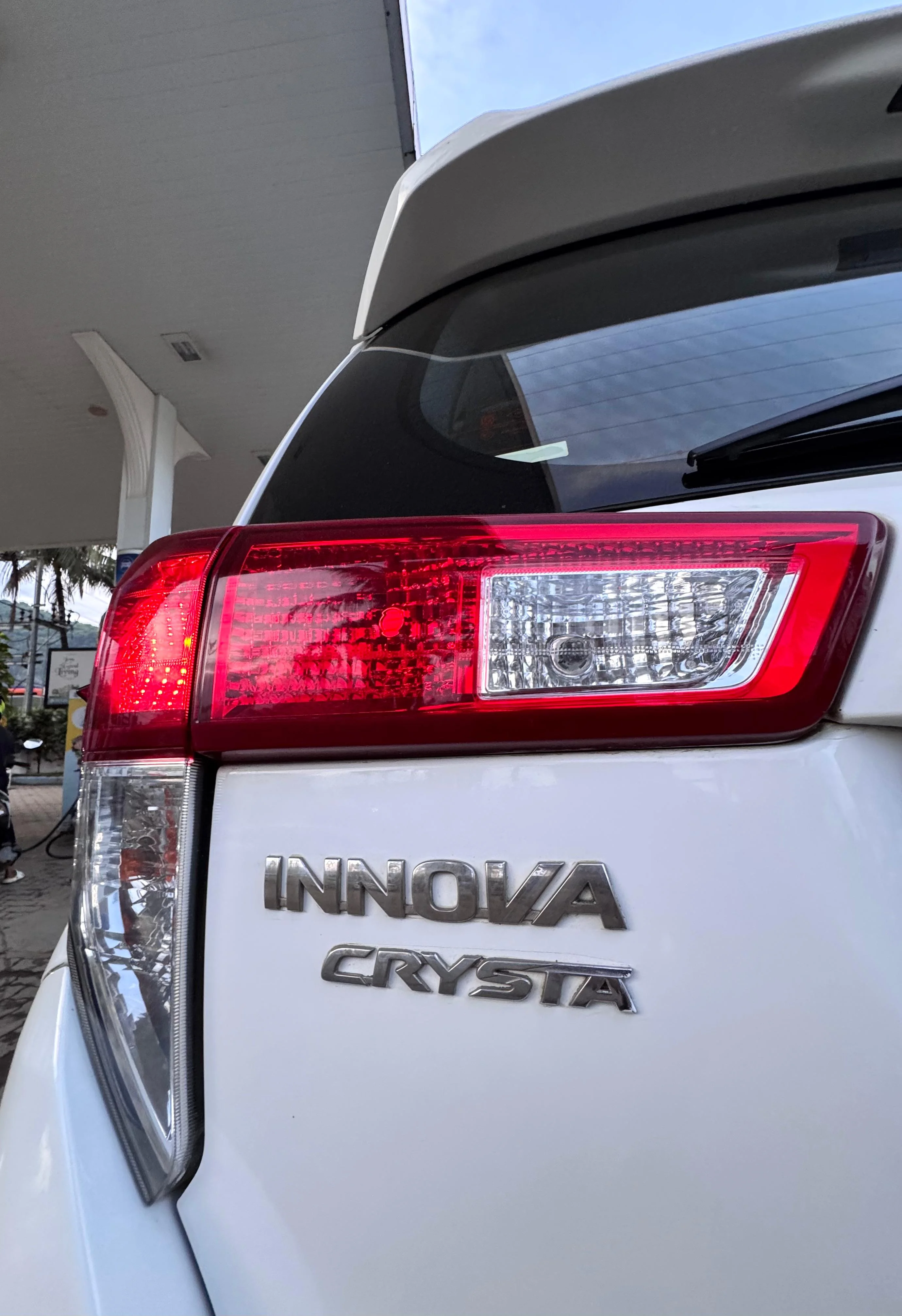 Toyota Innova Crysta - Thumbnail 6