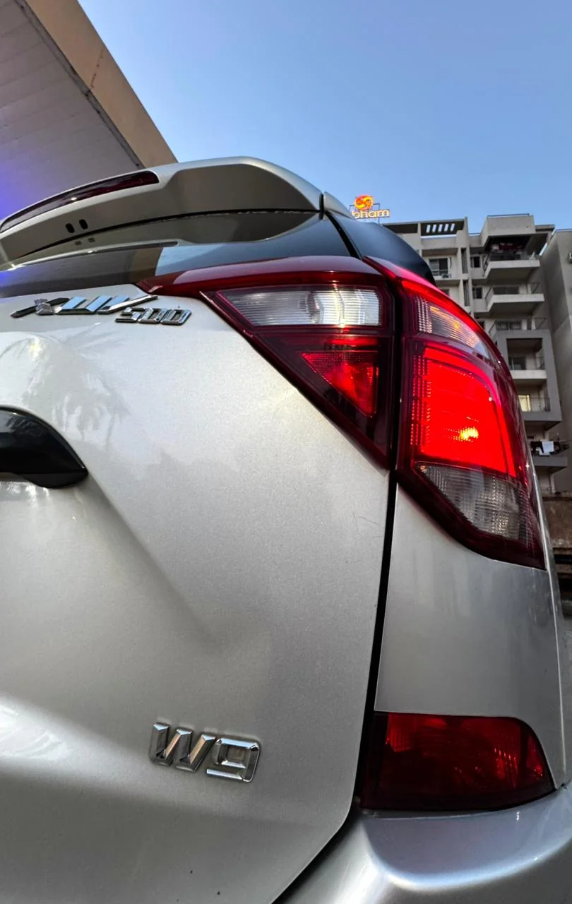 Mahindra XUV500 - Thumbnail 2