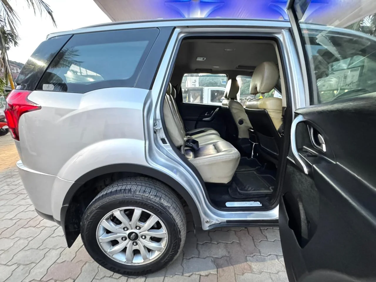 Mahindra XUV500 - Thumbnail 9