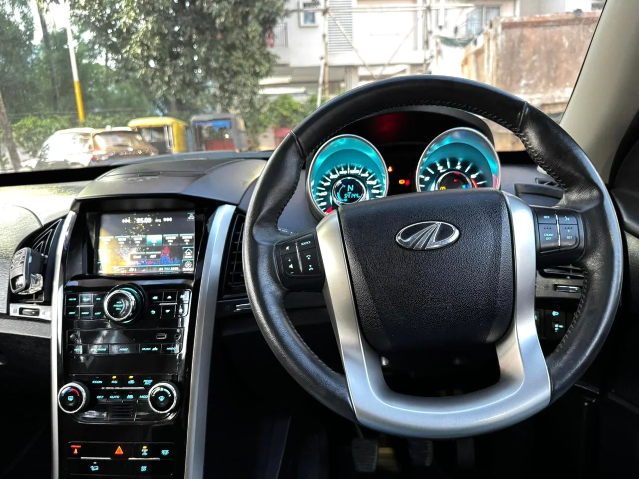 Mahindra XUV500 - Thumbnail 11