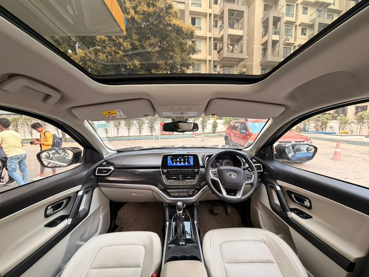 Tata Safari - Thumbnail 7