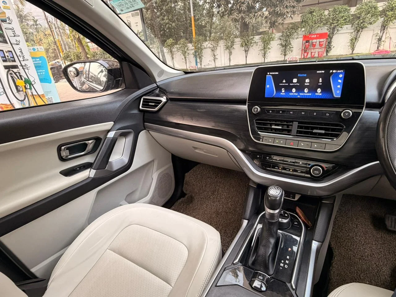 Tata Safari - Thumbnail 10