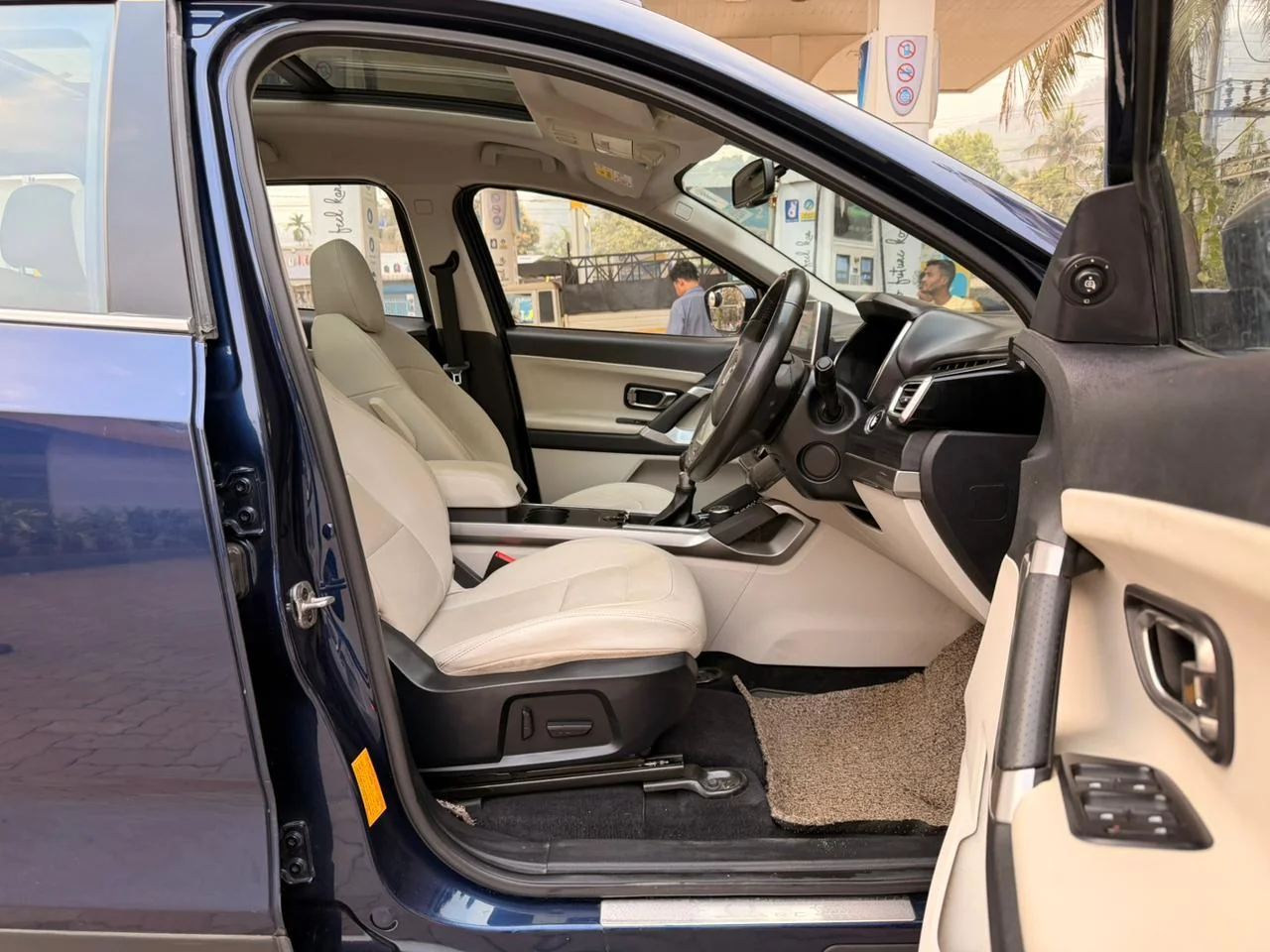 Tata Safari - Thumbnail 11