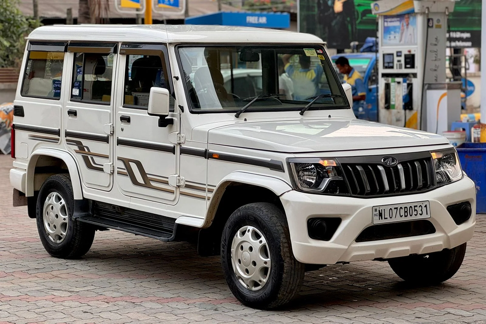 Mahindra Bolero - Thumbnail 2