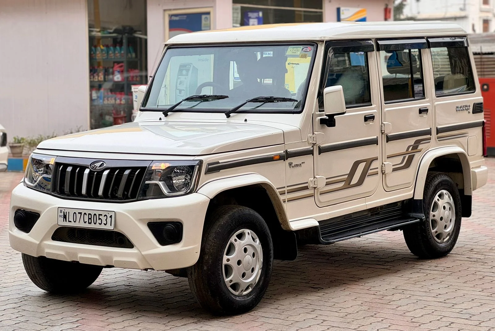 Mahindra Bolero - Thumbnail 3