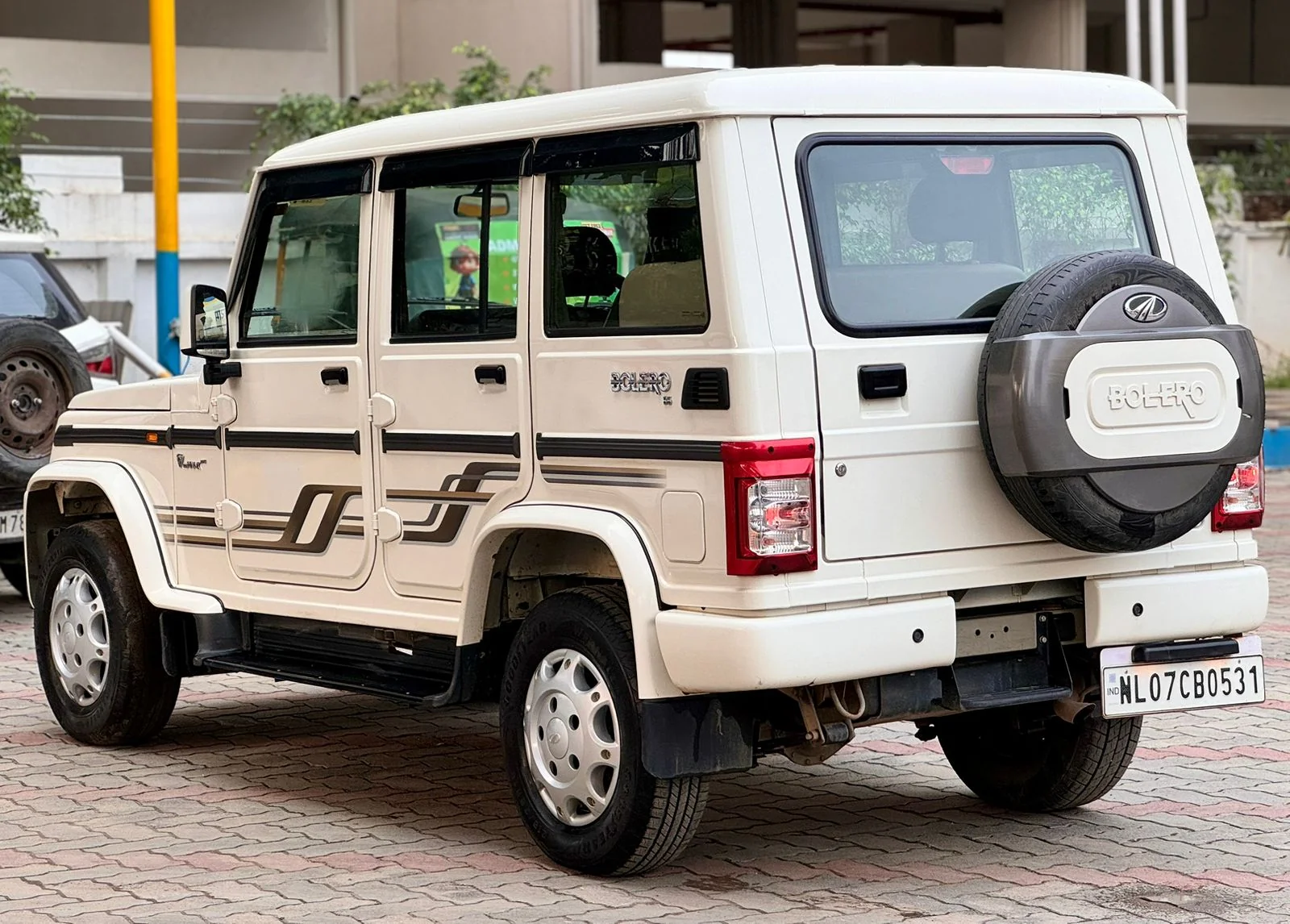 Mahindra Bolero - Thumbnail 4