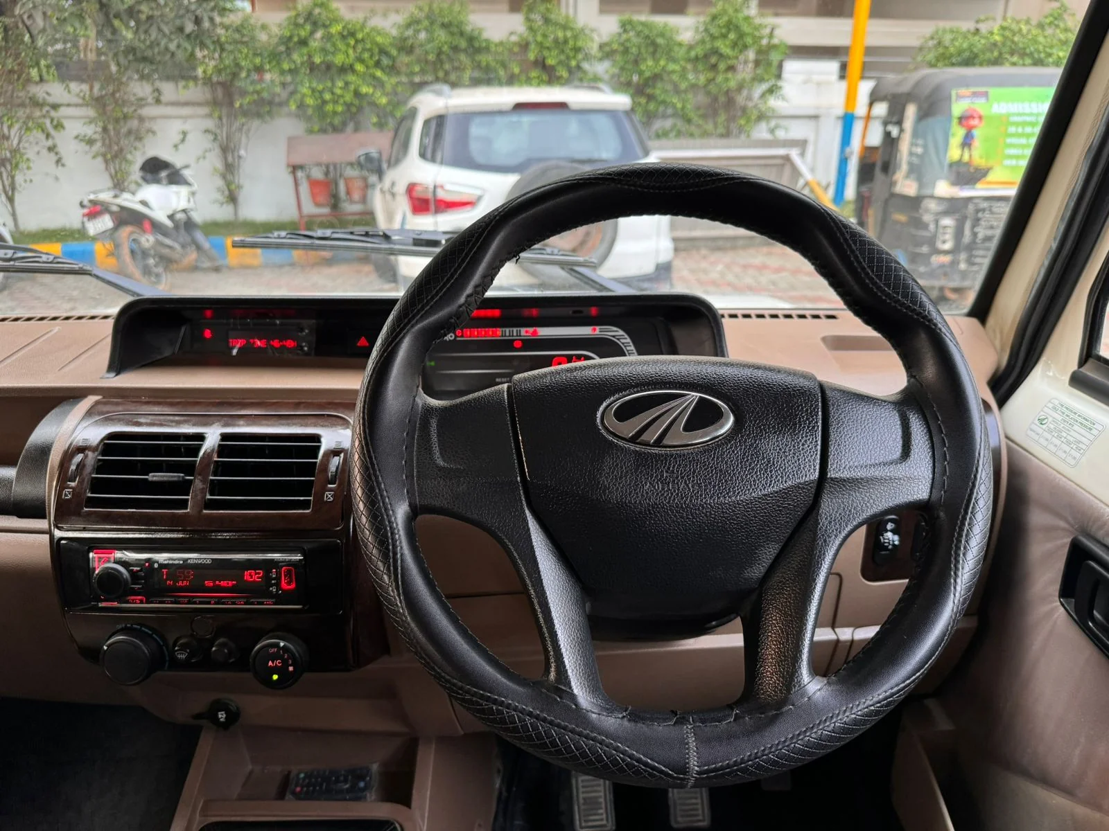 Mahindra Bolero - Thumbnail 9