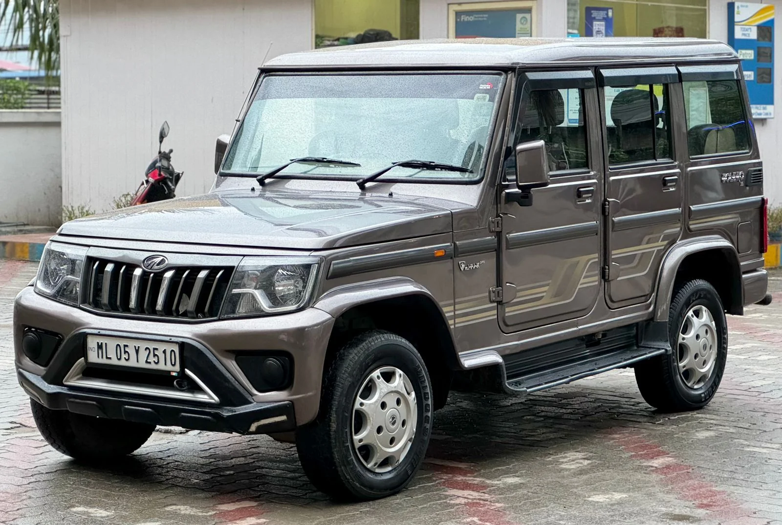 Mahindra Bolero - Thumbnail 2
