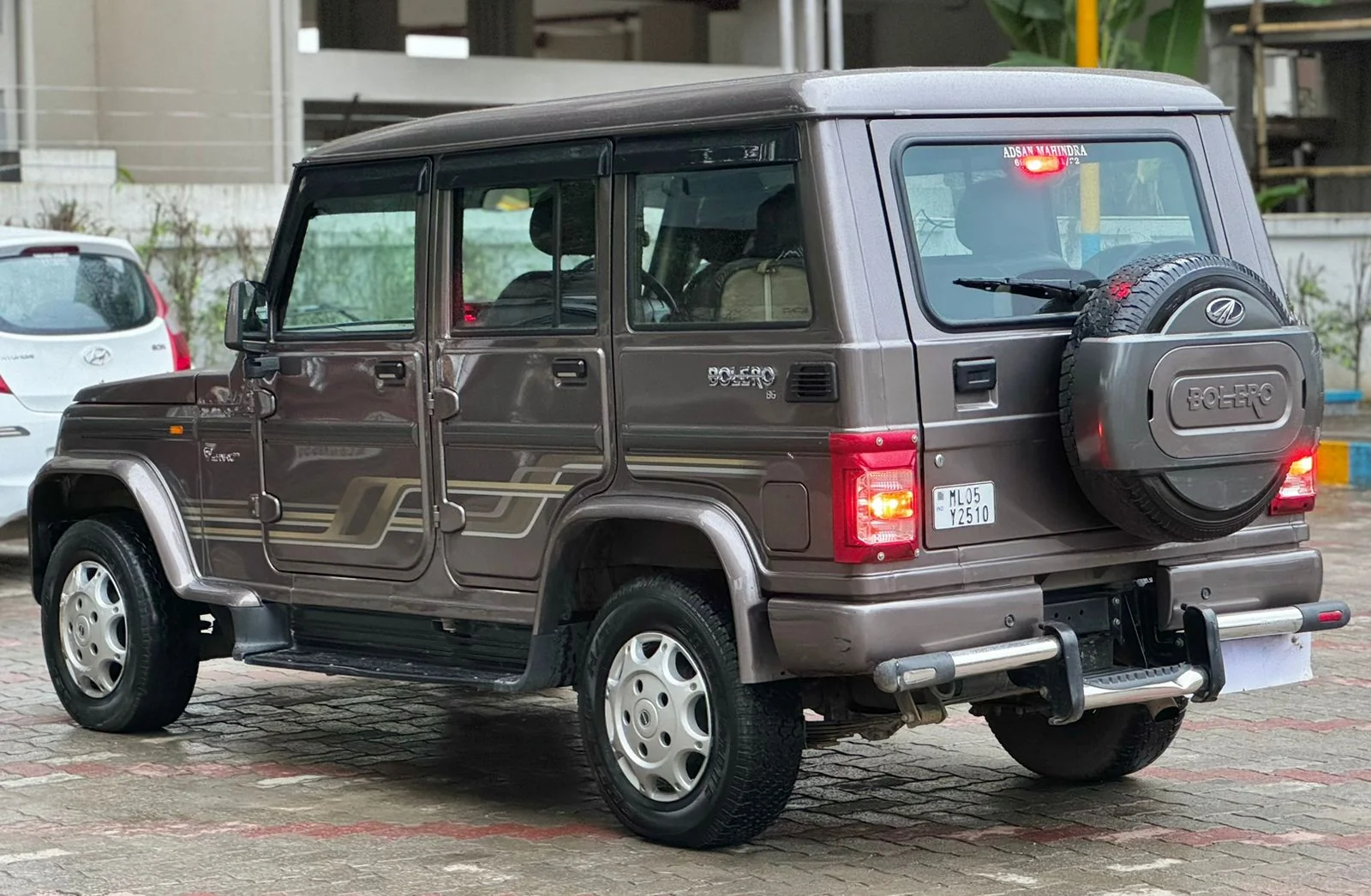 Mahindra Bolero - Thumbnail 4