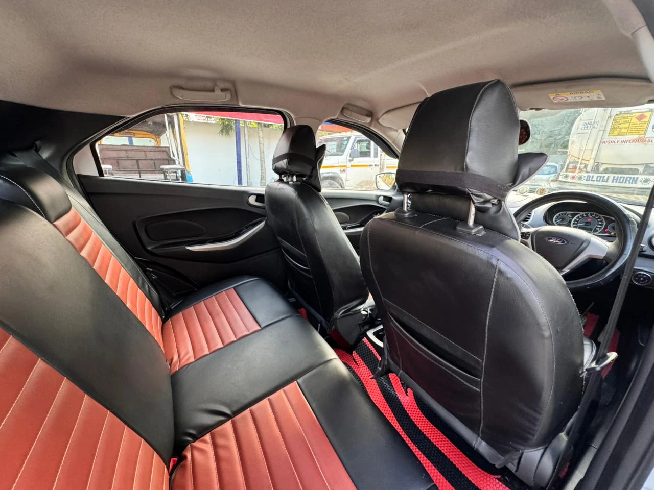 Ford Figo - Thumbnail 3