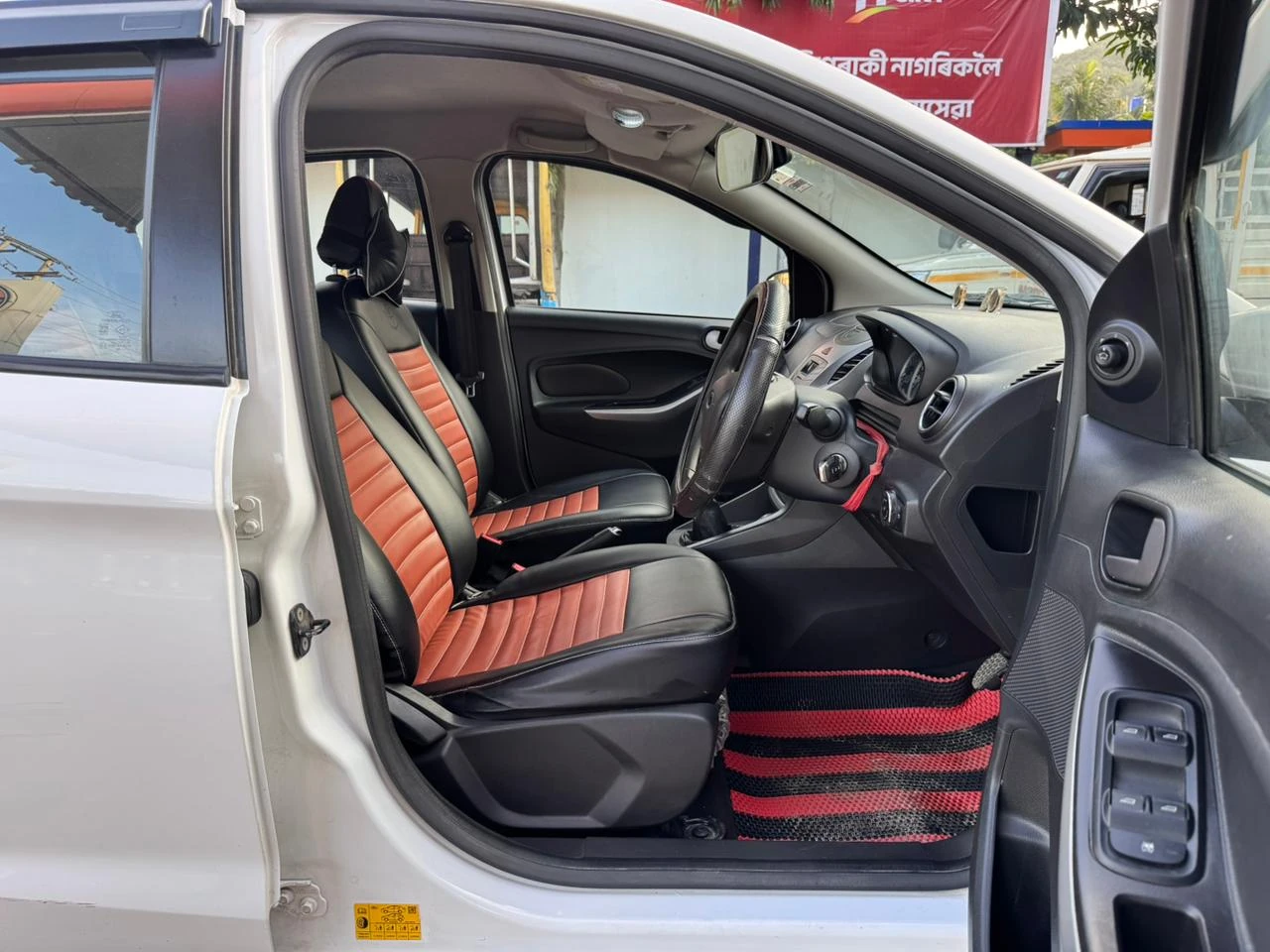 Ford Figo - Thumbnail 5