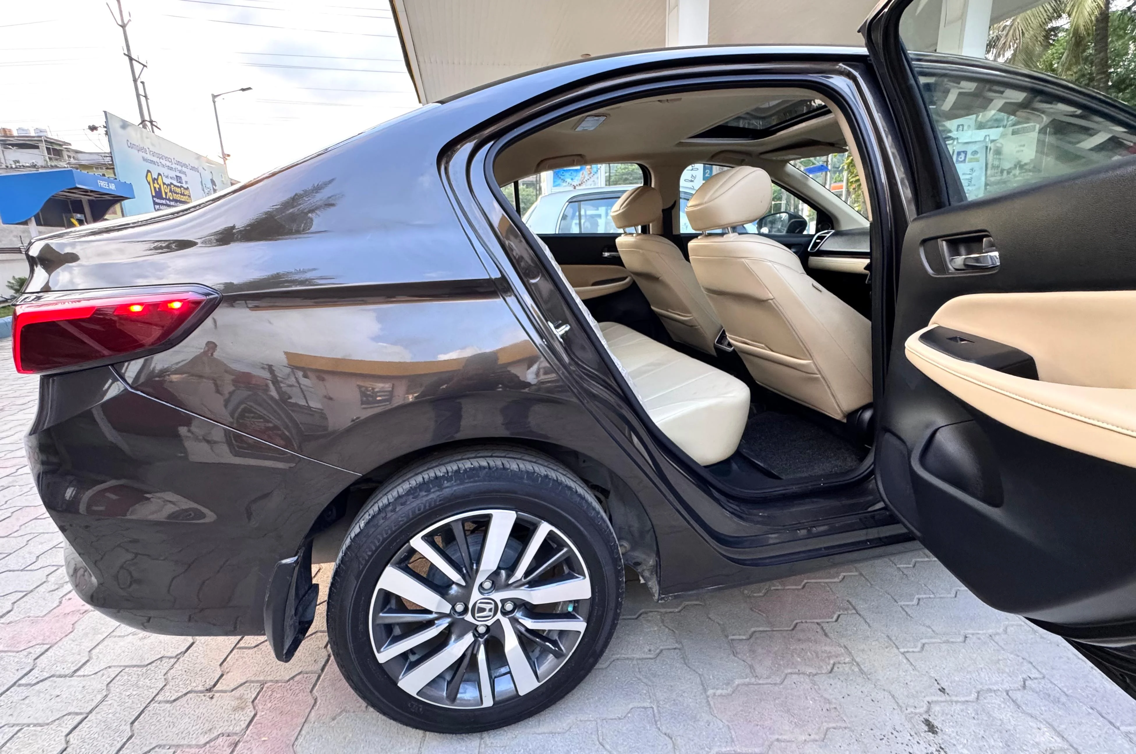 Honda City - Thumbnail 2