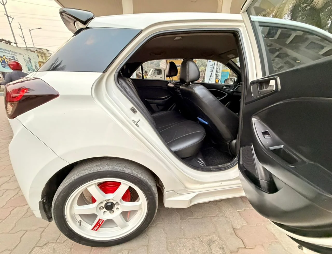 Hyundai i20 - Thumbnail 10