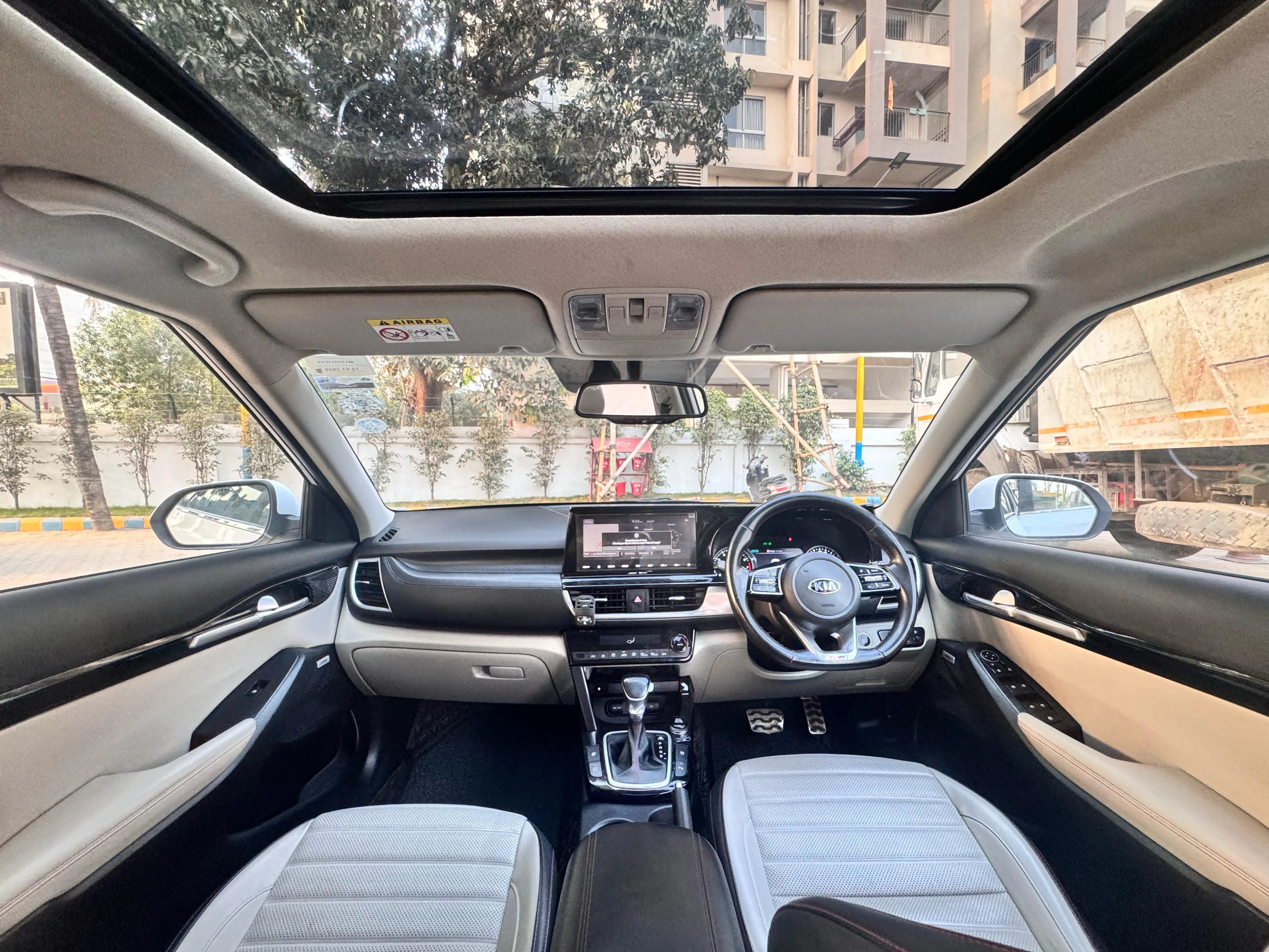 Kia Seltos - Thumbnail 3