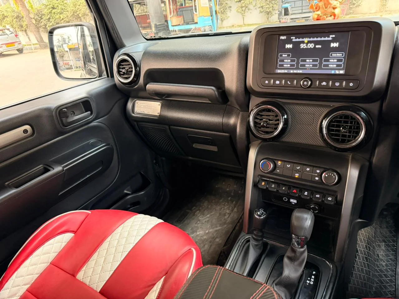 Mahindra Thar - Thumbnail 12