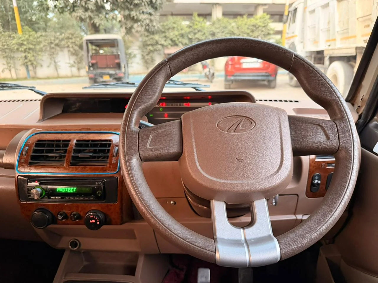 Mahindra Bolero - Thumbnail 8