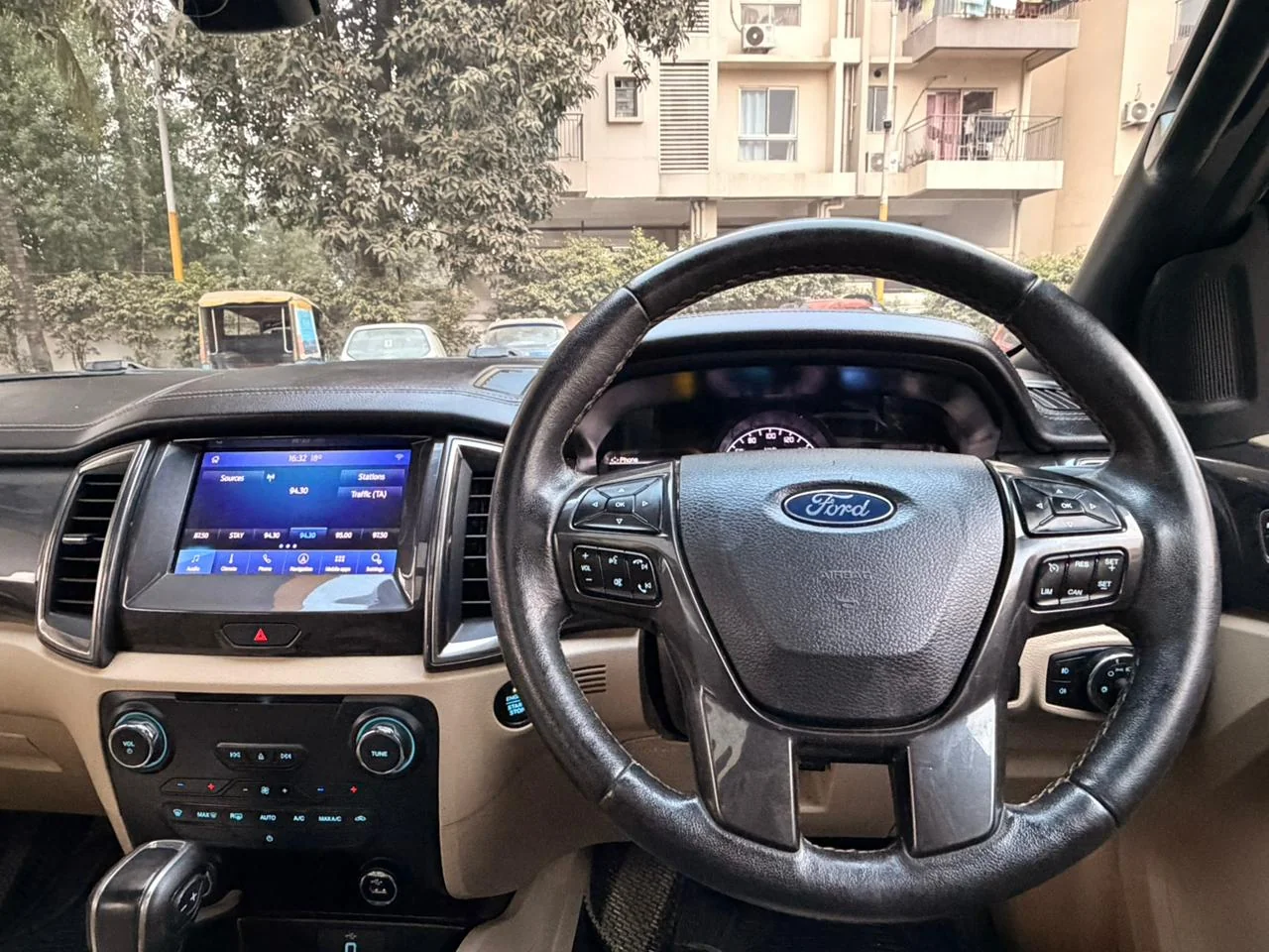 Ford Endeavour - Thumbnail 2