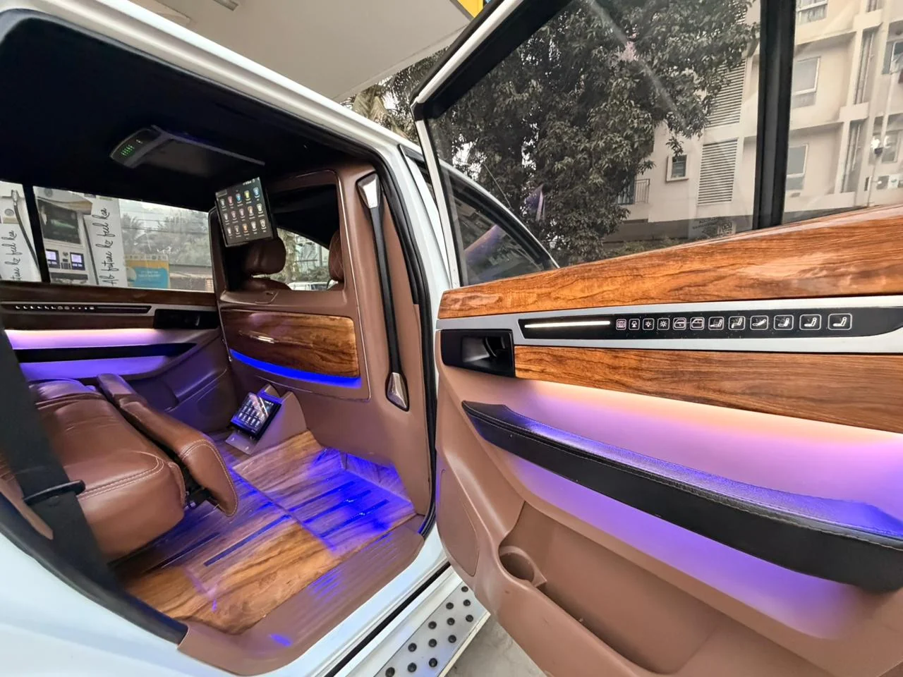 Toyota Innova - Thumbnail 4