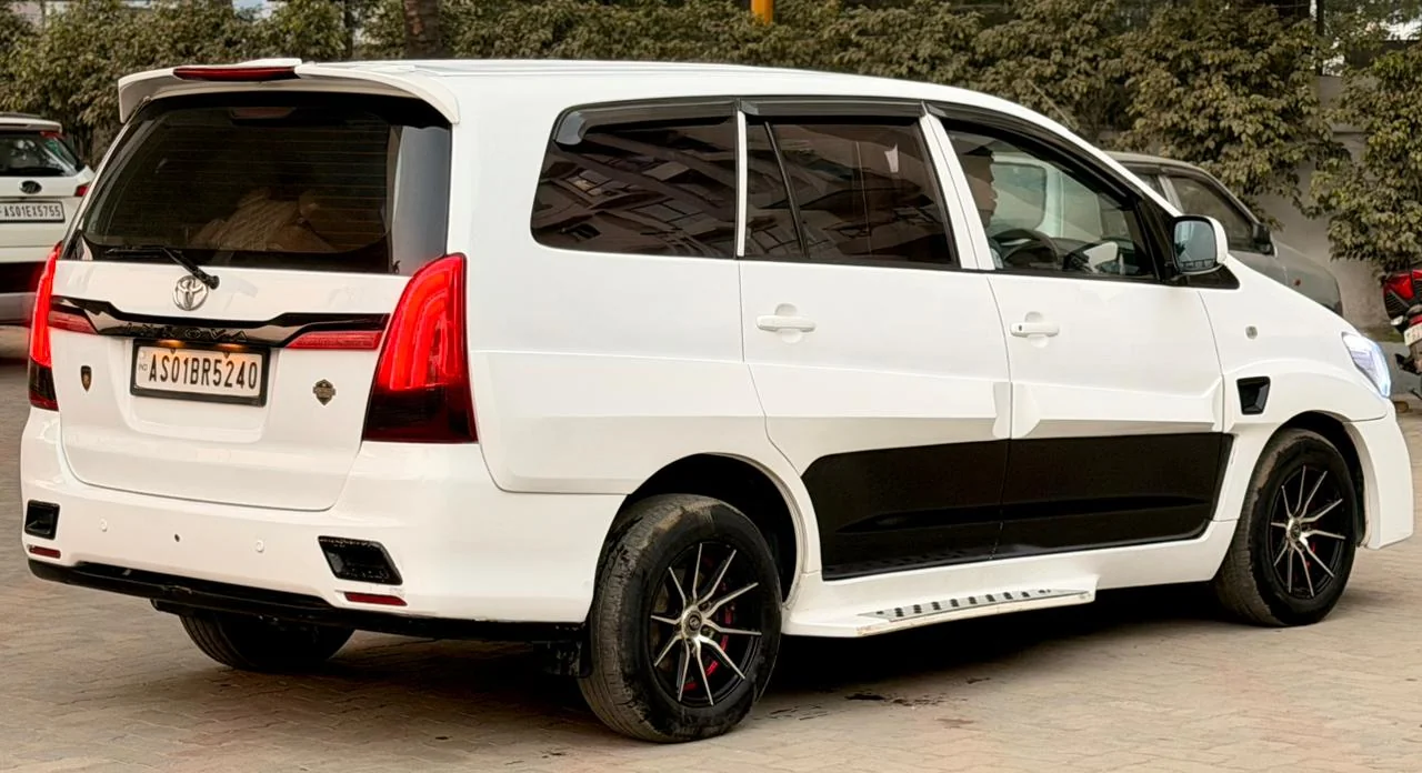 Toyota Innova - Thumbnail 8