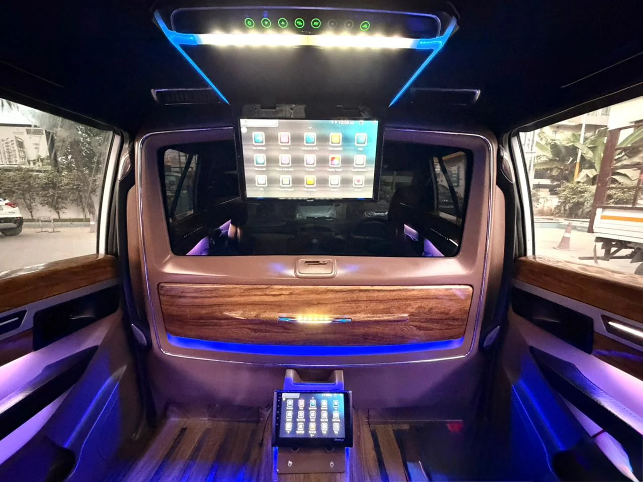 Toyota Innova - Thumbnail 12