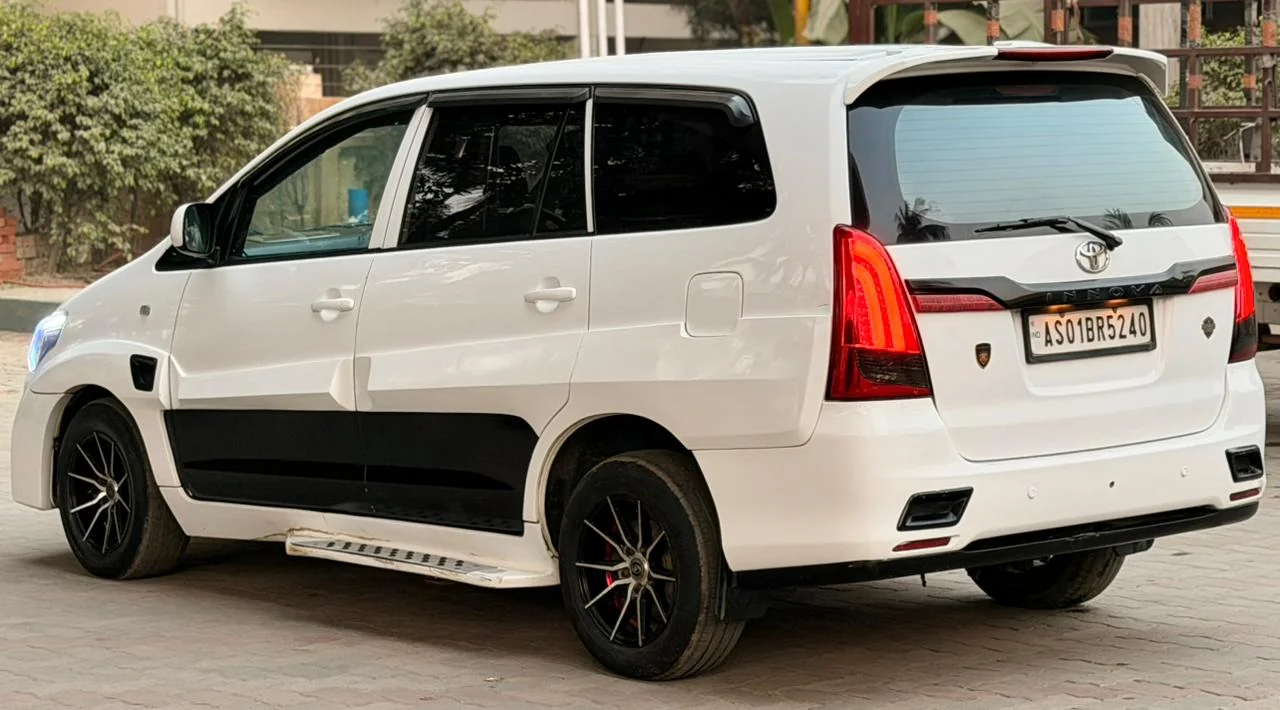 Toyota Innova - Thumbnail 13