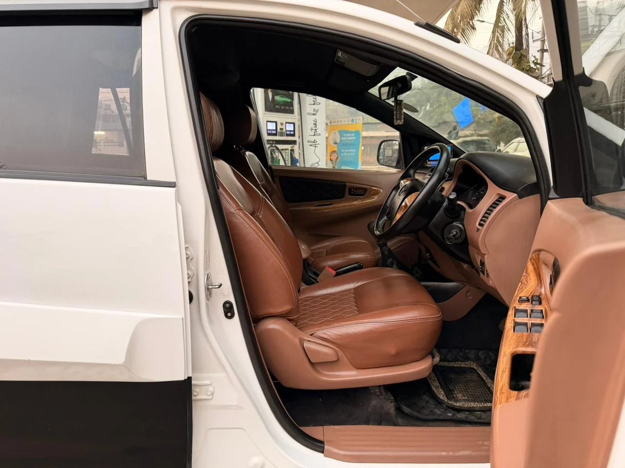 Toyota Innova - Thumbnail 14