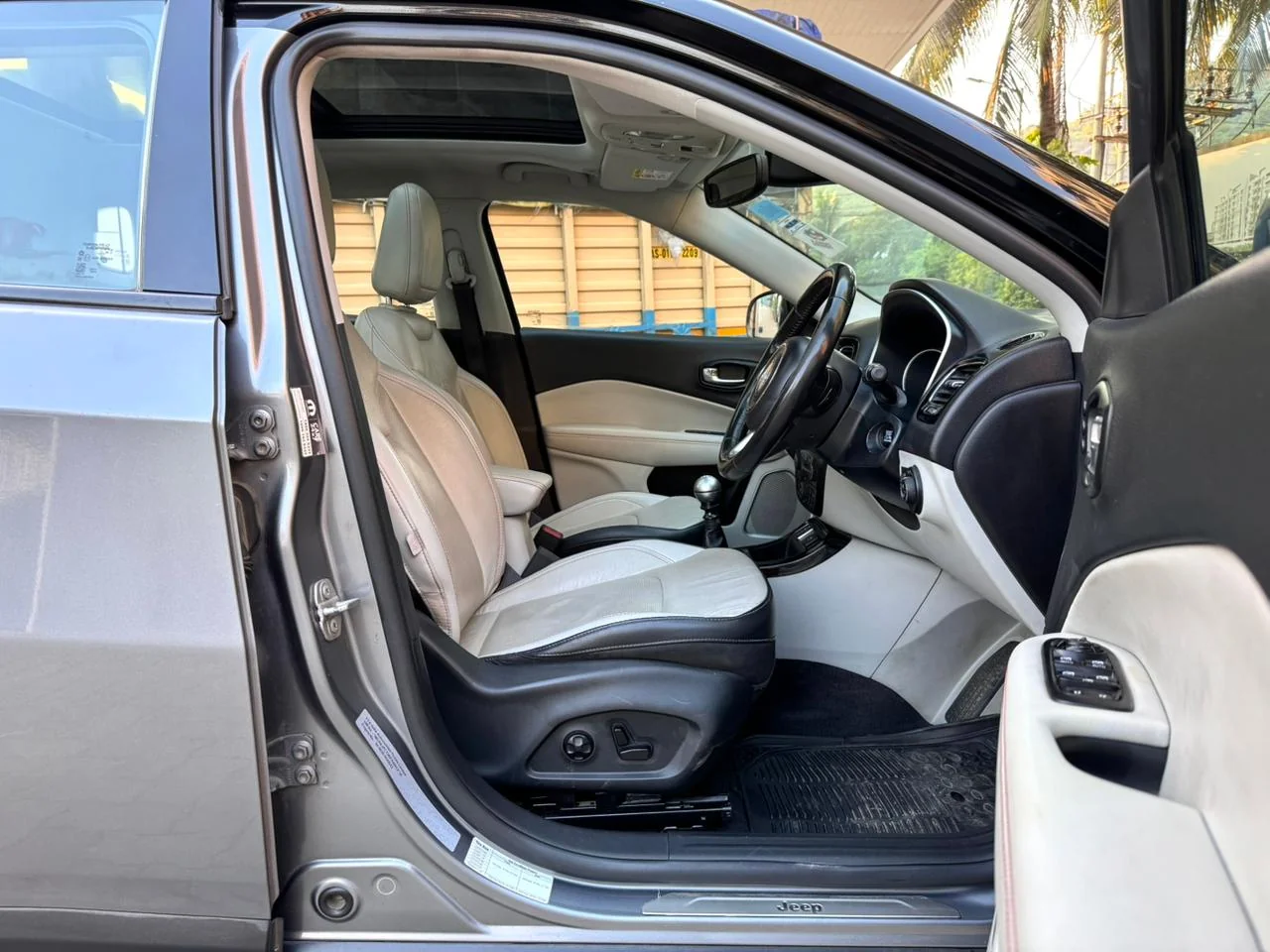 Jeep Compass - Thumbnail 9