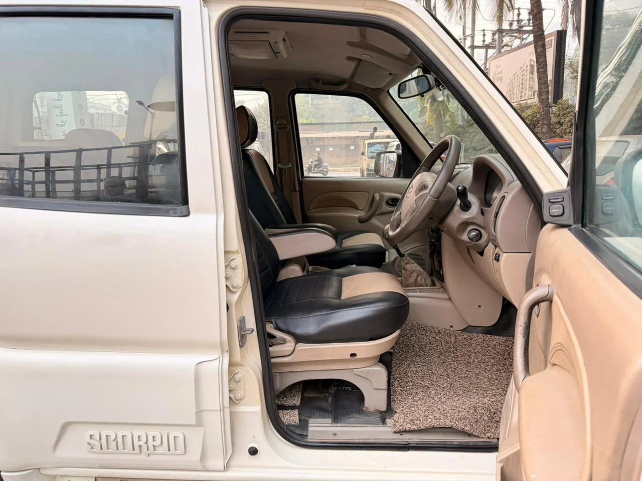 Mahindra Scorpio - Thumbnail 11