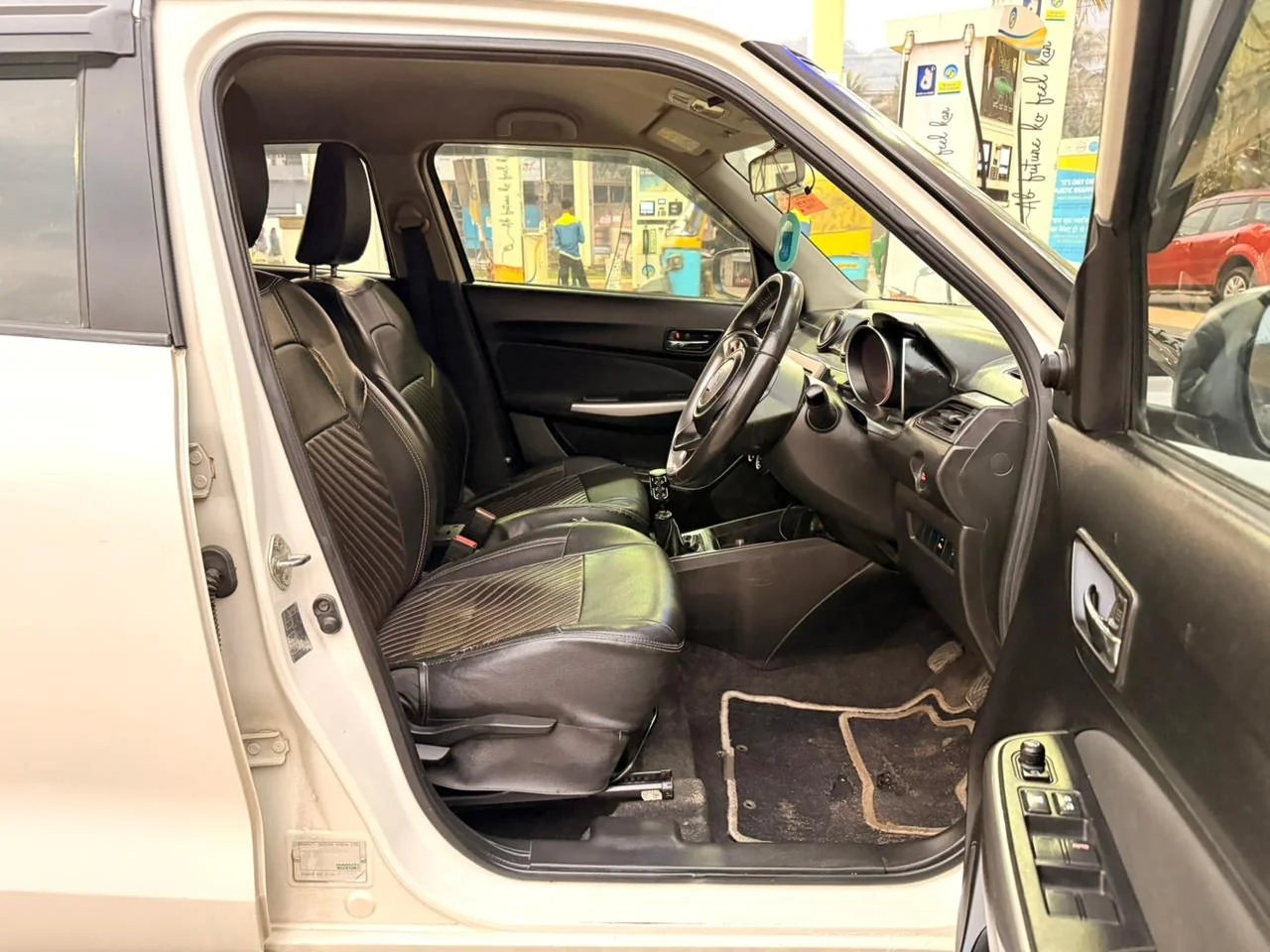 Maruti Swift - Thumbnail 8