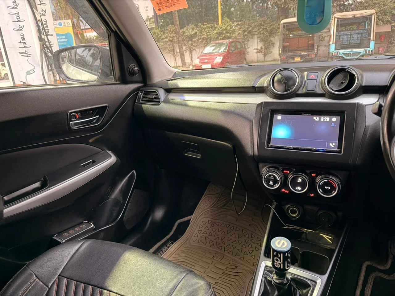 Maruti Swift - Thumbnail 10