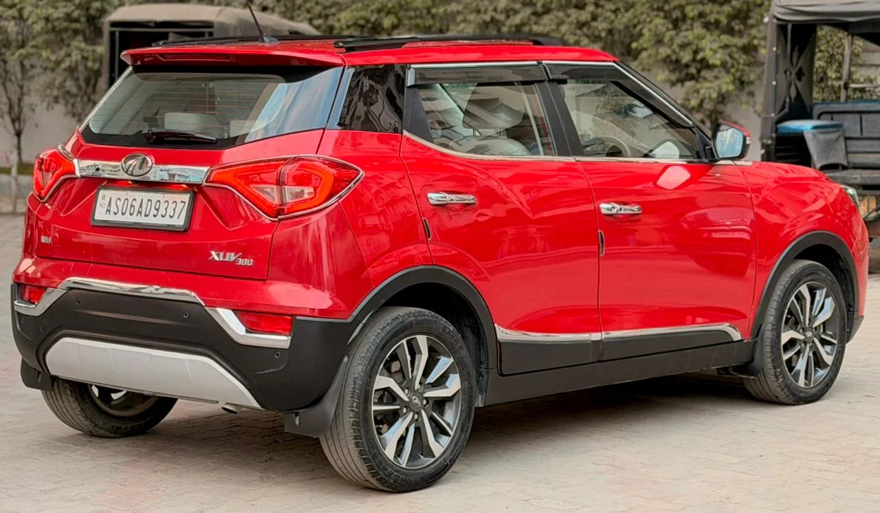Mahindra XUV300 - Thumbnail 4