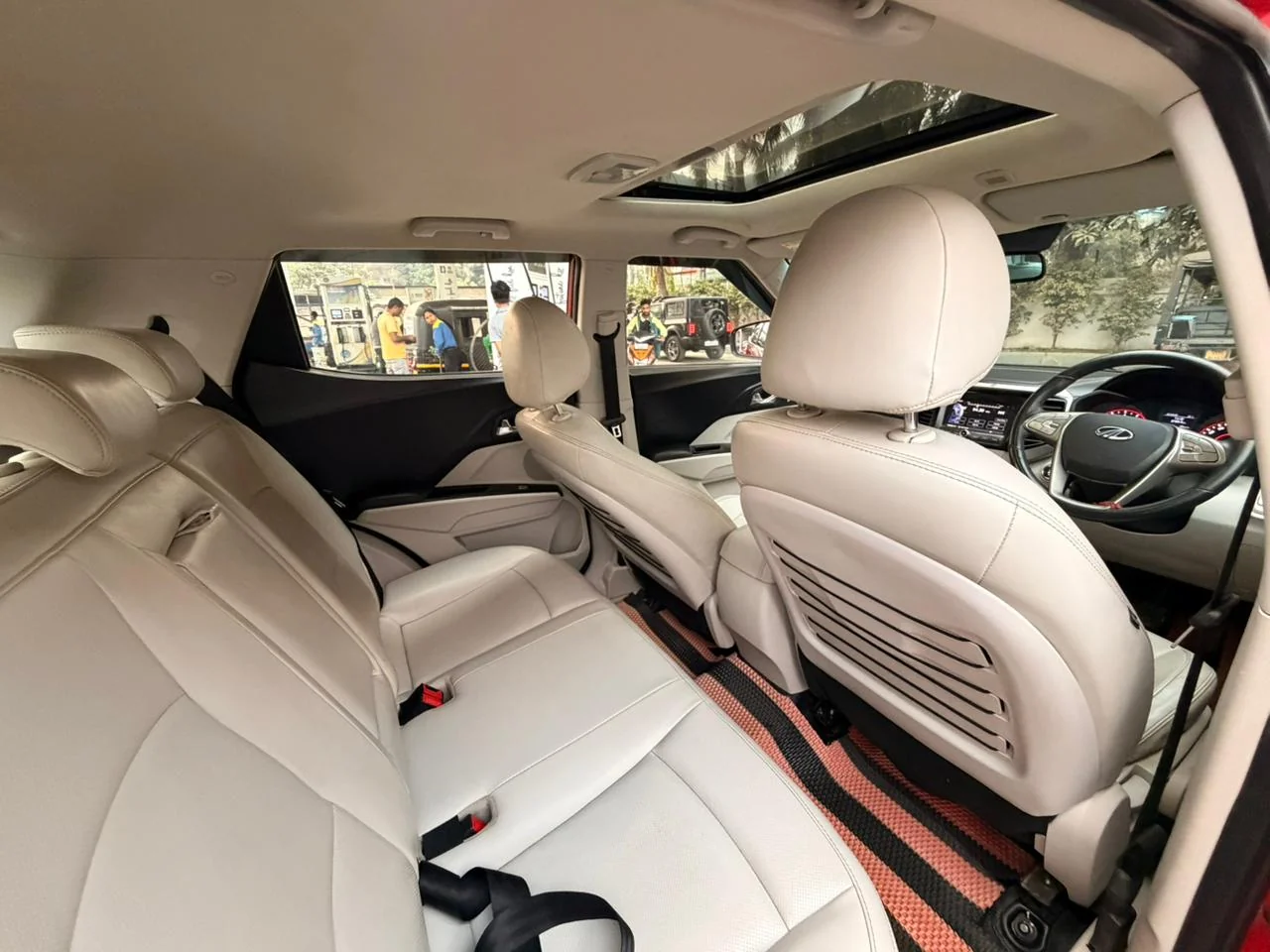 Mahindra XUV300 - Thumbnail 8