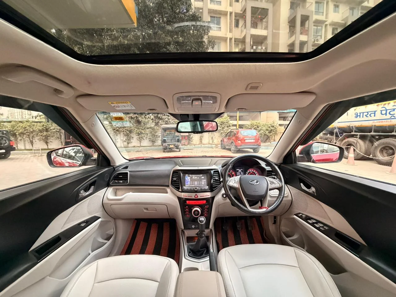 Mahindra XUV300 - Thumbnail 9