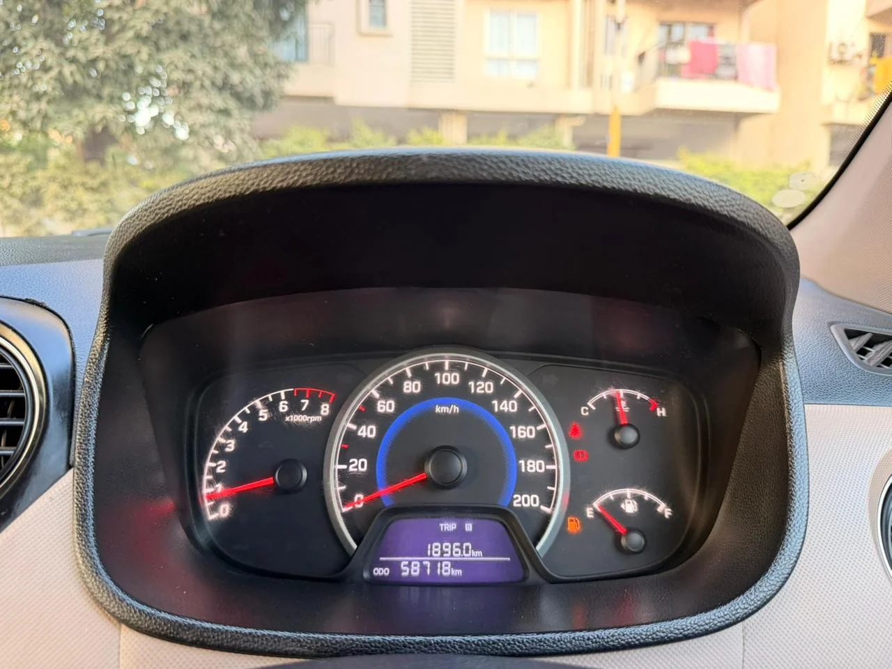 Hyundai Grand i10 - Thumbnail 8