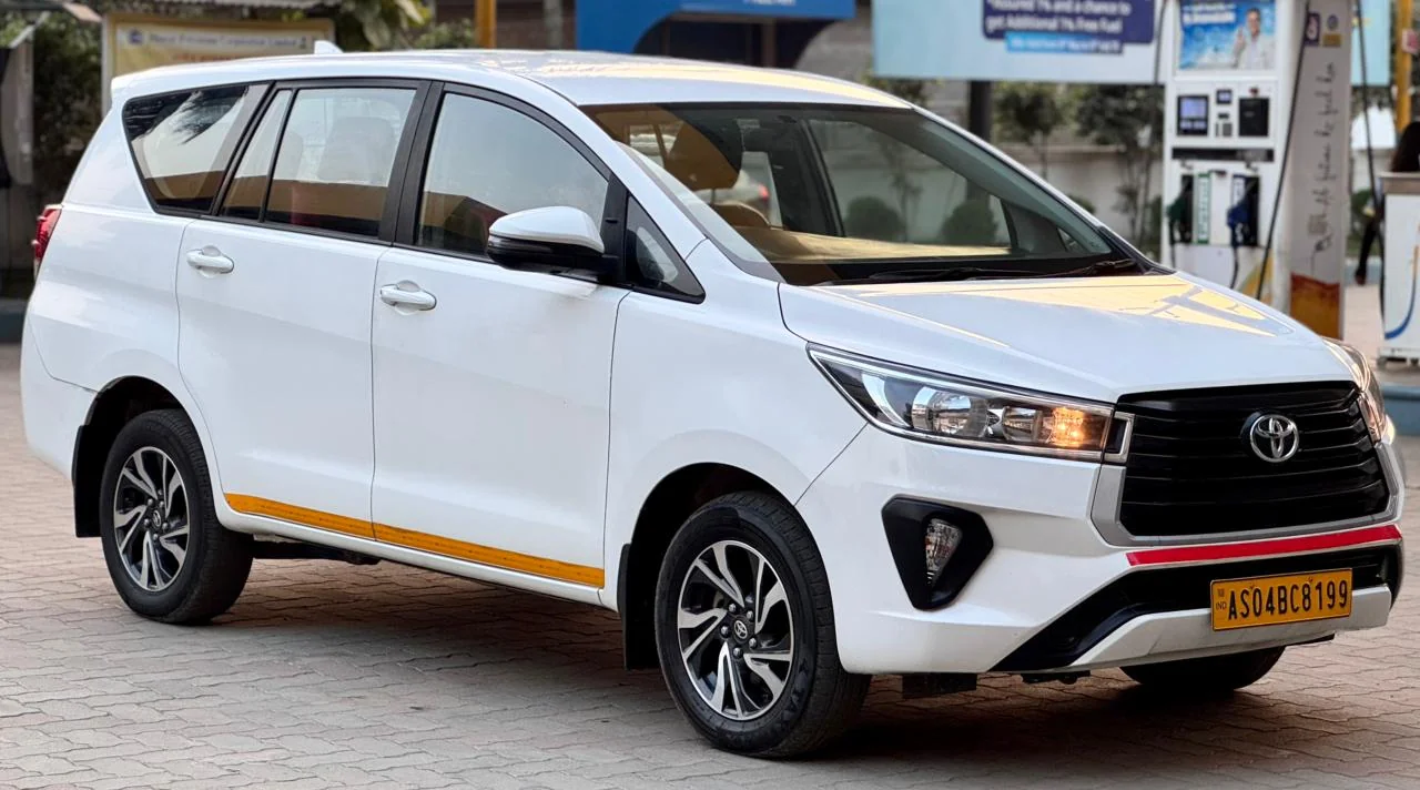 Toyota Innova Crysta - Thumbnail 3