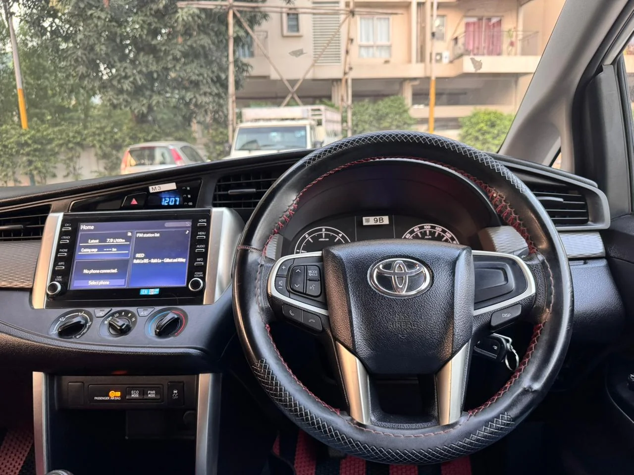 Toyota Innova Crysta - Thumbnail 4