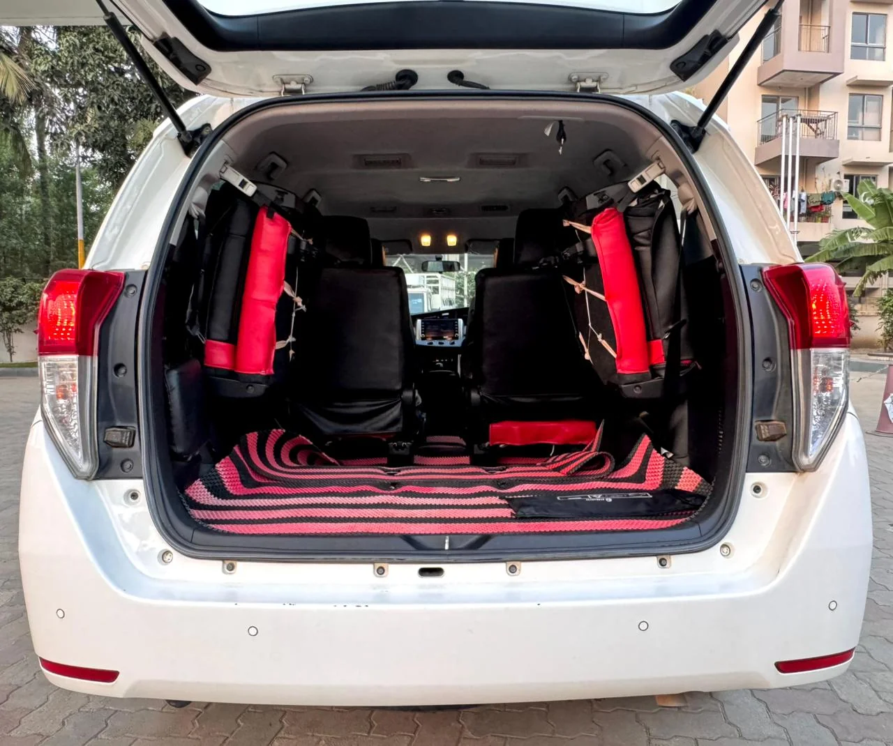 Toyota Innova Crysta - Thumbnail 6