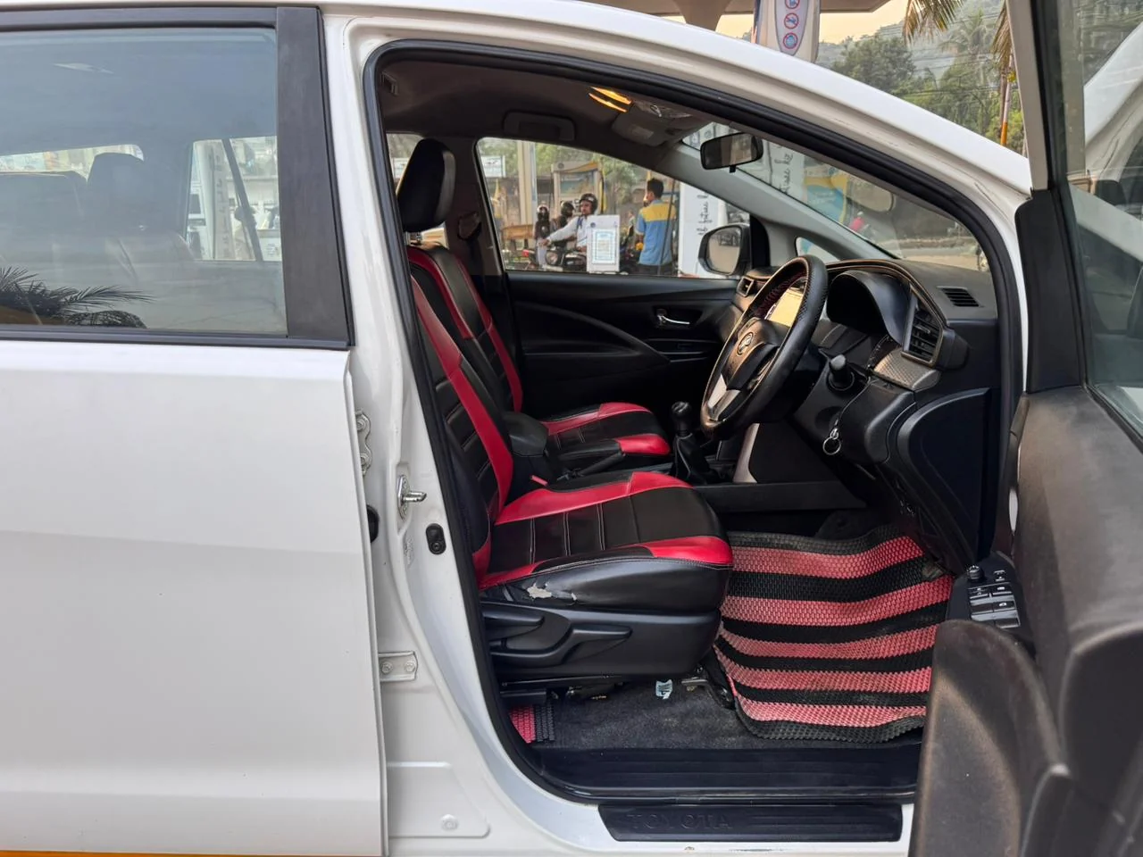 Toyota Innova Crysta - Thumbnail 8