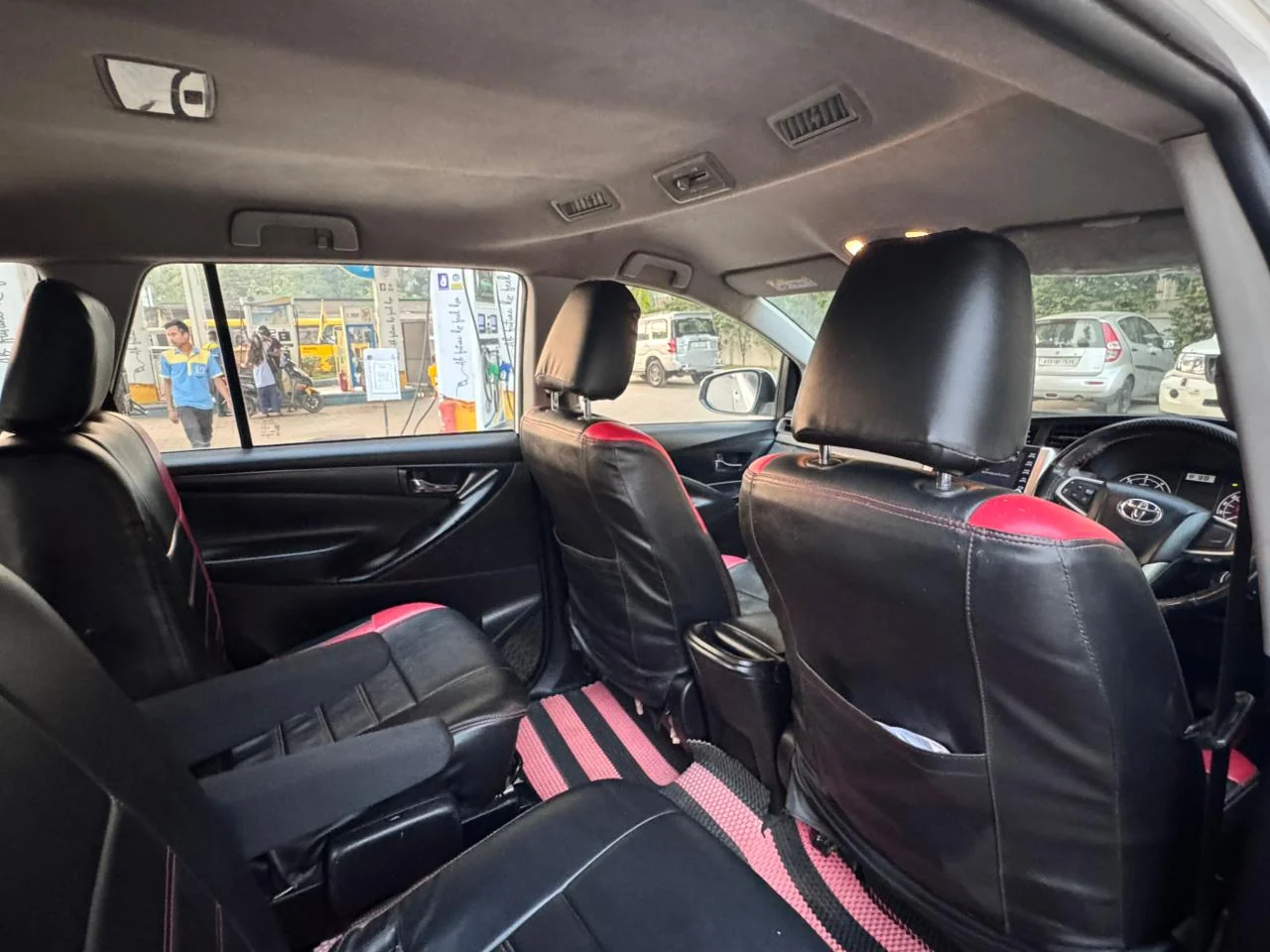 Toyota Innova Crysta - Thumbnail 9