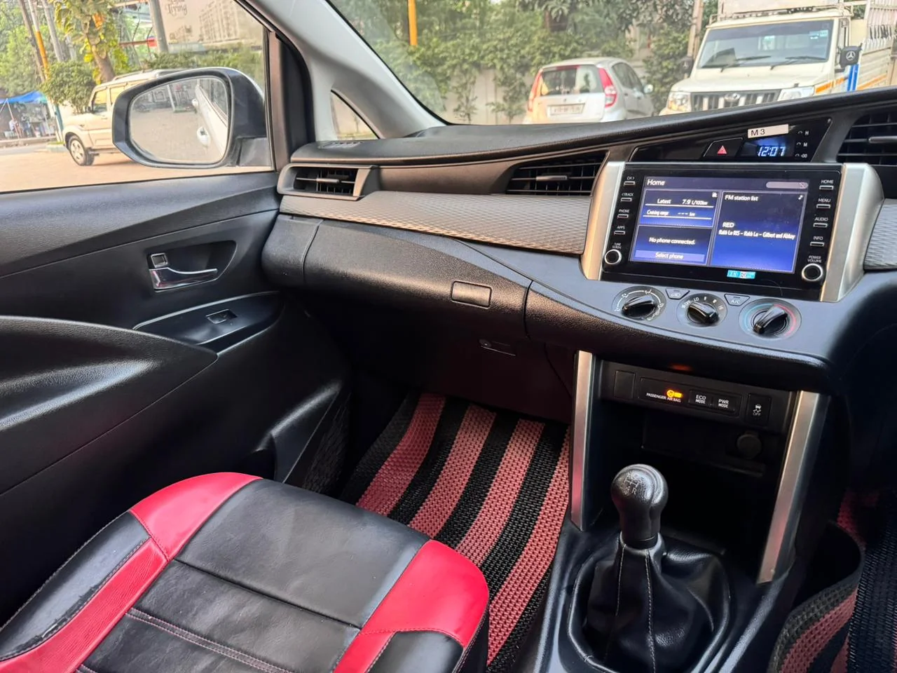 Toyota Innova Crysta - Thumbnail 10